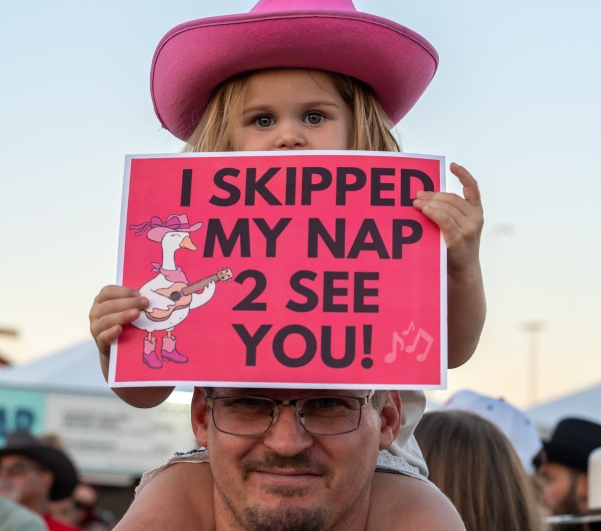 Little girl with a pink cowboy hat at Country Calling